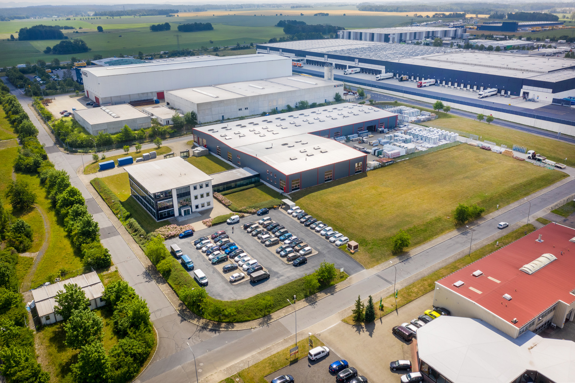 https://www.rf-fassaden.de/wp-content/uploads/2022/09/Schneider_Steel_Construction_GmbH_Standort_Radeburg-18-1.jpg