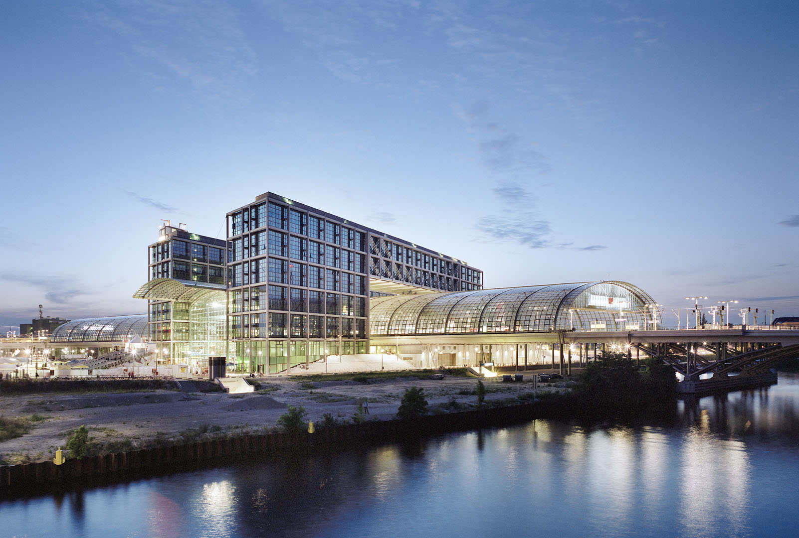 RF, RC, SSC Hauptbahnhof Berlin PR und Elementfassade für Bügelbauten